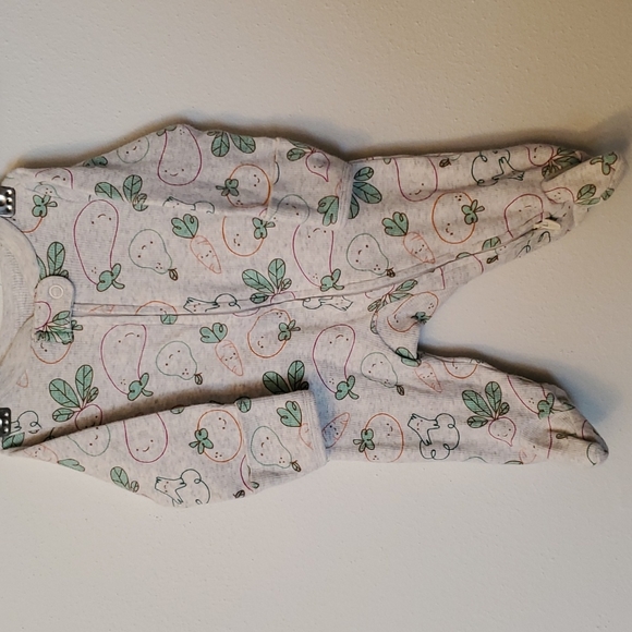 🌴Baby Onsie🌴 - Picture 2 of 3